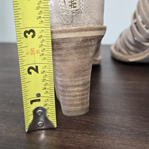 NWOT Donald Pliner Junnah Pale Gold Strappy Heel Sandals Women's Size 7.5M - Picture 11 of 13